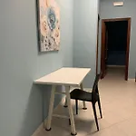 Roxy House טרני