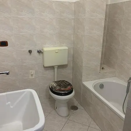 Roxy House Apartment